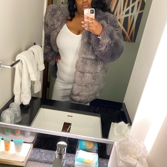 Plus size pretty little thing faux fur coat - Picture 3 of 6